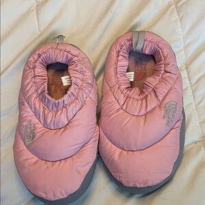 The North Face girls cushion slippers